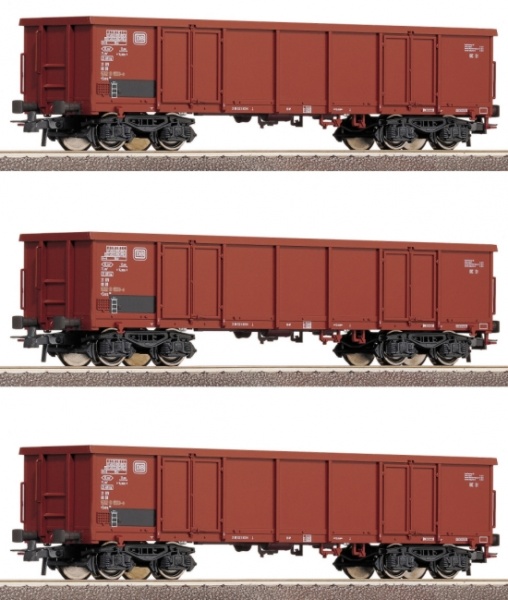3 Piece Set: Roller Shutter Freight cars<br /><a href='images/pictures/Roco/66124.jpg' target='_blank'>Full size image</a>